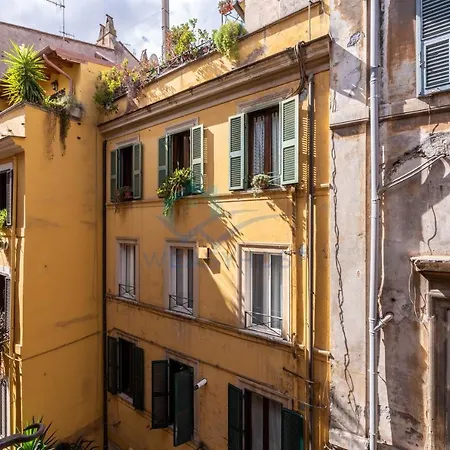 Warm Nest In The Old Building Of Piazza Navona * Róma