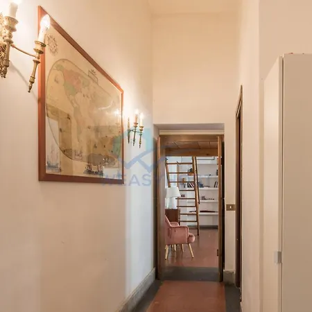 Warm Nest In The Old Building Of Piazza Navona Apartment