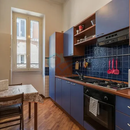 Warm Nest In The Old Building Of Piazza Navona Apartment *